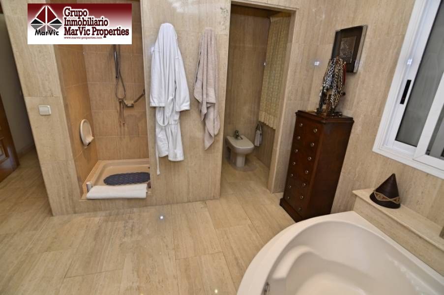 5 bedroom Villa for sale in La Nucia with pool garage - € 1,800,000 (Ref: 4644205)