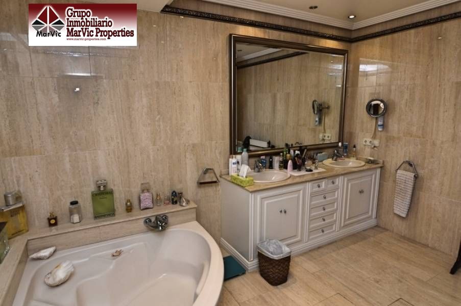 5 bedroom Villa for sale in La Nucia with pool garage - € 1,800,000 (Ref: 4644205)