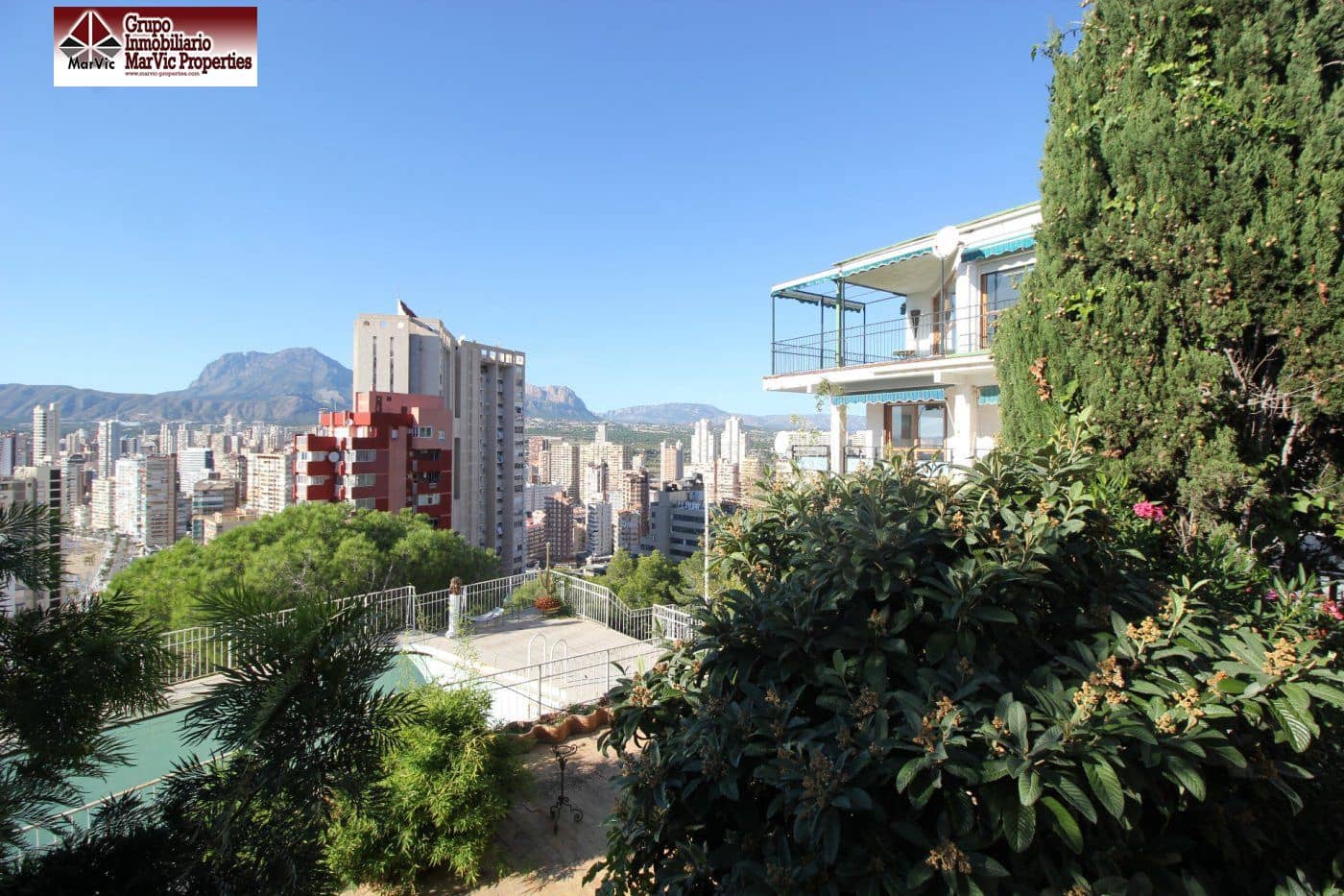 12 sypialnia Willa na sprzedaż w Benidorm z basenem - 1 980 000 € (Ref: 6171308)