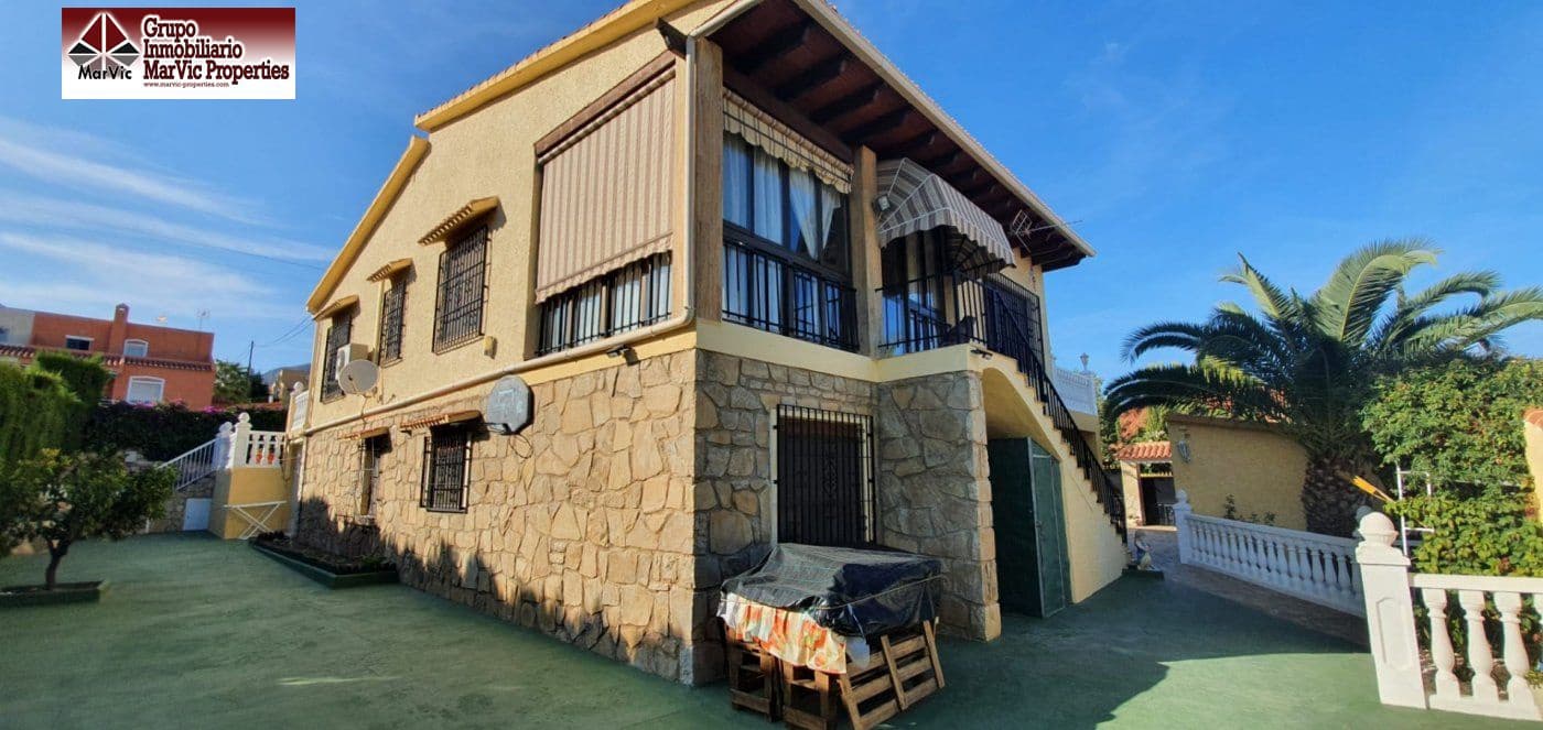 7 makuuhuone Huvila myytävänä paikassa La Nucia mukana uima-altaan 
autotalli - 650 000 € (Ref: 6171557)