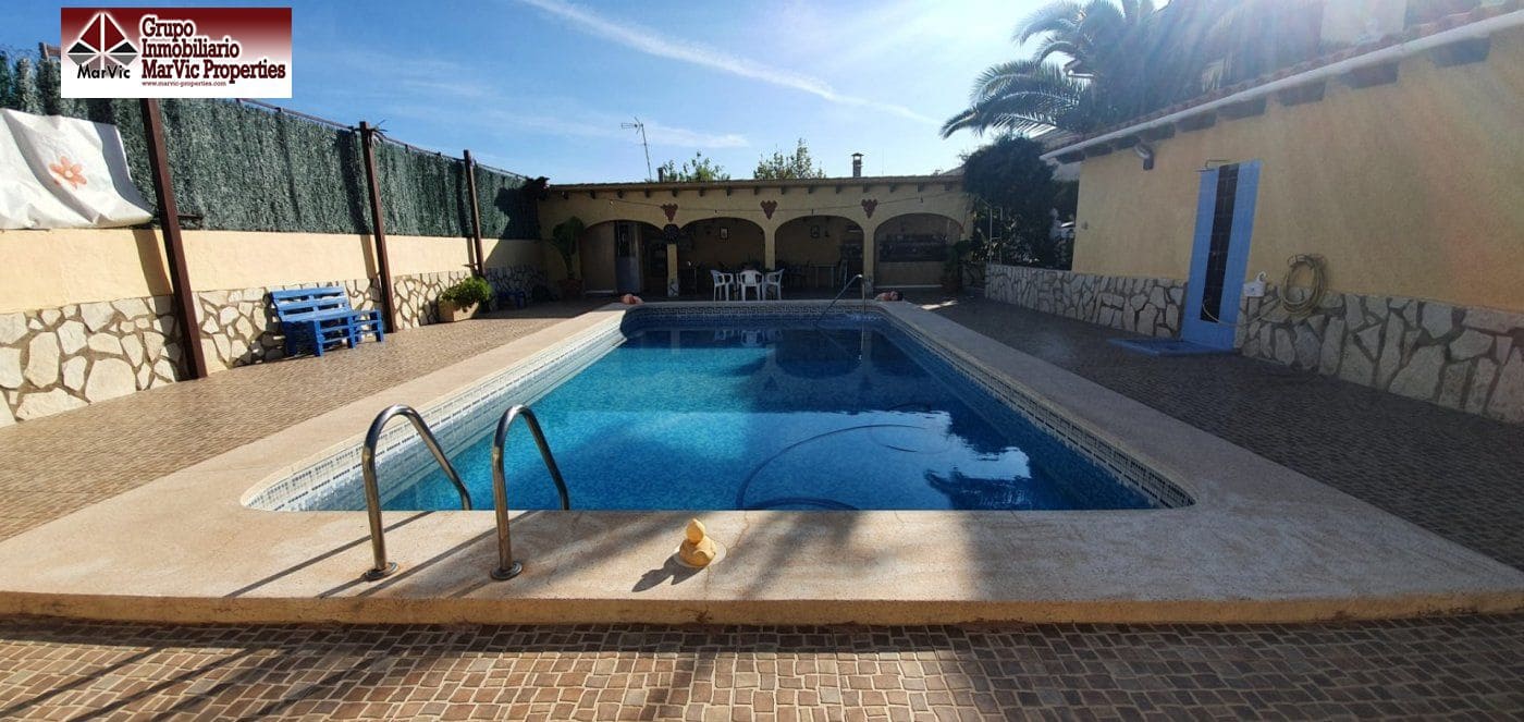 7 makuuhuone Huvila myytävänä paikassa La Nucia mukana uima-altaan 
autotalli - 650 000 € (Ref: 6171557)