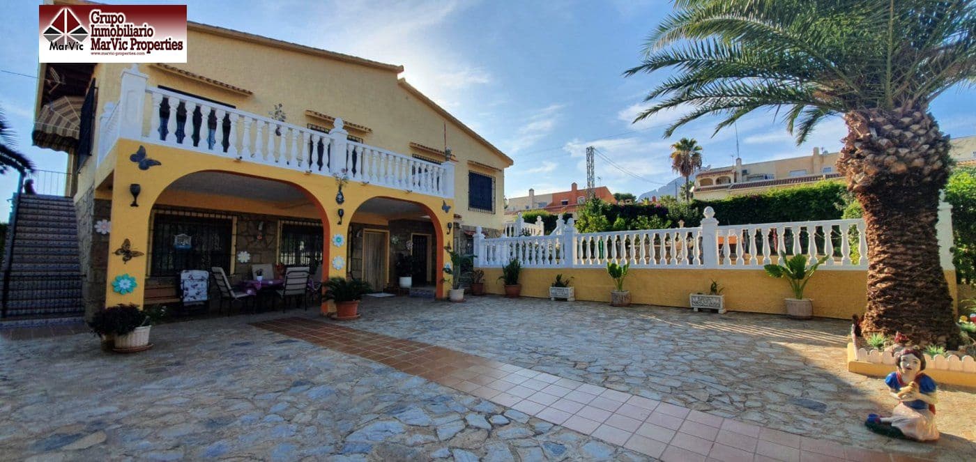 7 makuuhuone Huvila myytävänä paikassa La Nucia mukana uima-altaan 
autotalli - 650 000 € (Ref: 6171557)