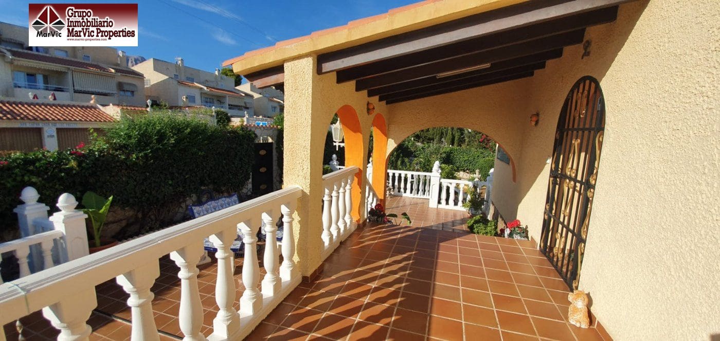 7 makuuhuone Huvila myytävänä paikassa La Nucia mukana uima-altaan 
autotalli - 650 000 € (Ref: 6171557)