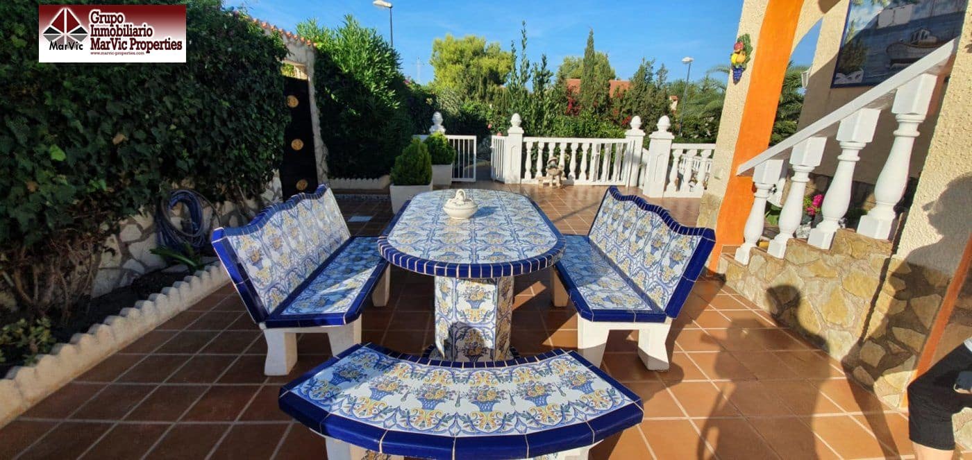 7 makuuhuone Huvila myytävänä paikassa La Nucia mukana uima-altaan 
autotalli - 650 000 € (Ref: 6171557)