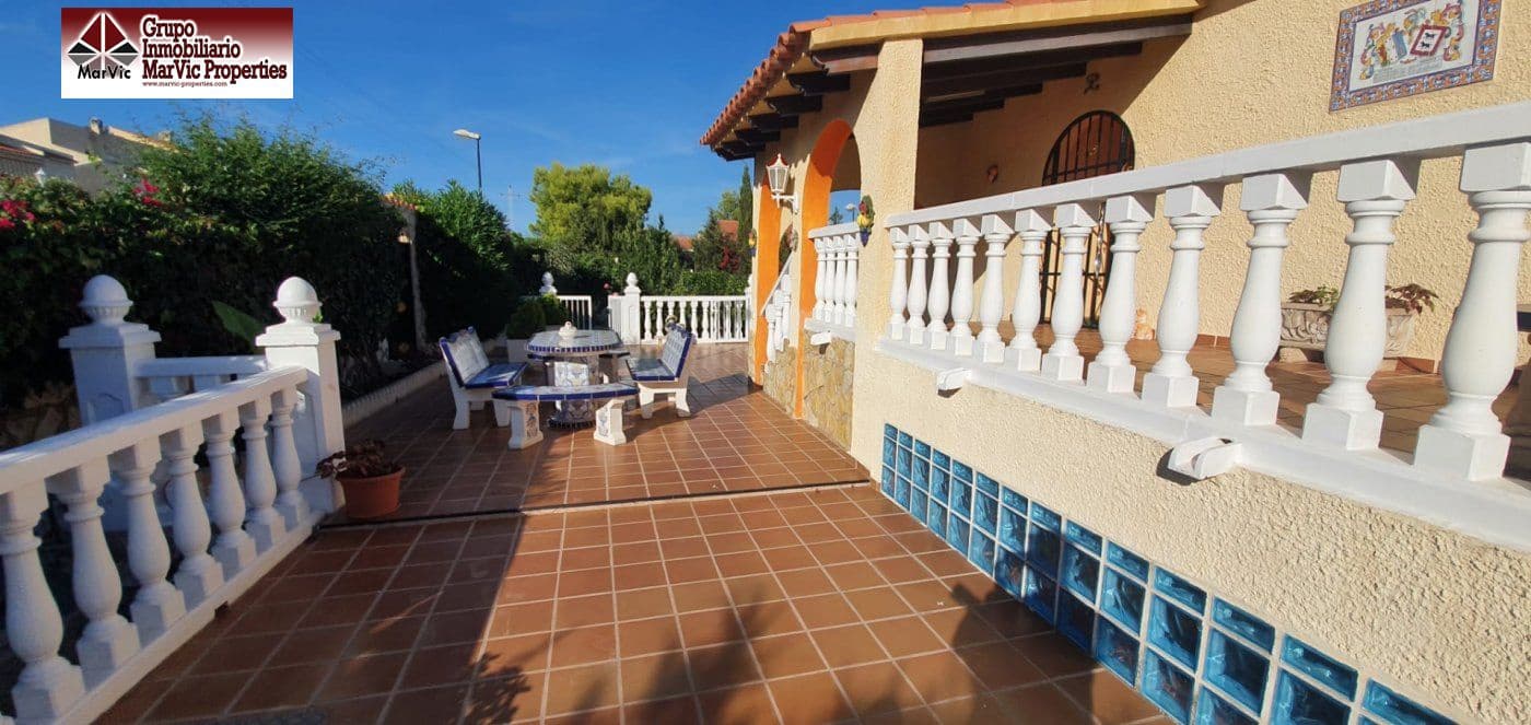 7 makuuhuone Huvila myytävänä paikassa La Nucia mukana uima-altaan 
autotalli - 650 000 € (Ref: 6171557)