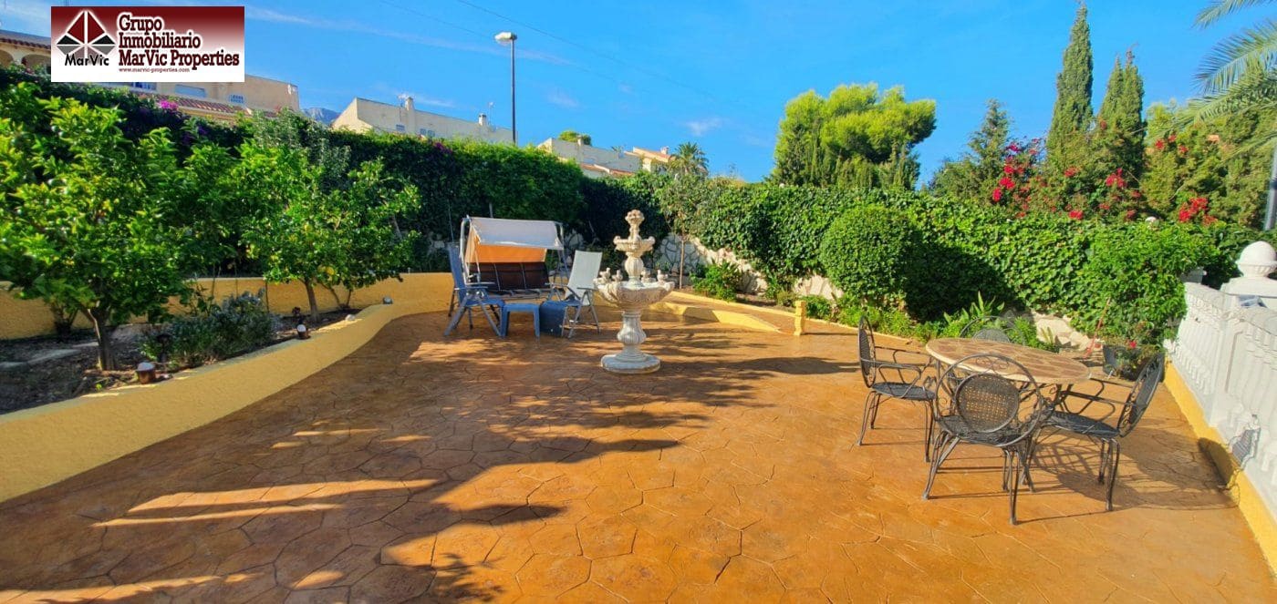 7 makuuhuone Huvila myytävänä paikassa La Nucia mukana uima-altaan 
autotalli - 650 000 € (Ref: 6171557)