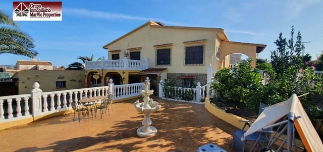 7 makuuhuone Huvila myytävänä paikassa La Nucia mukana uima-altaan 
autotalli - 650 000 € (Ref: 6171557)