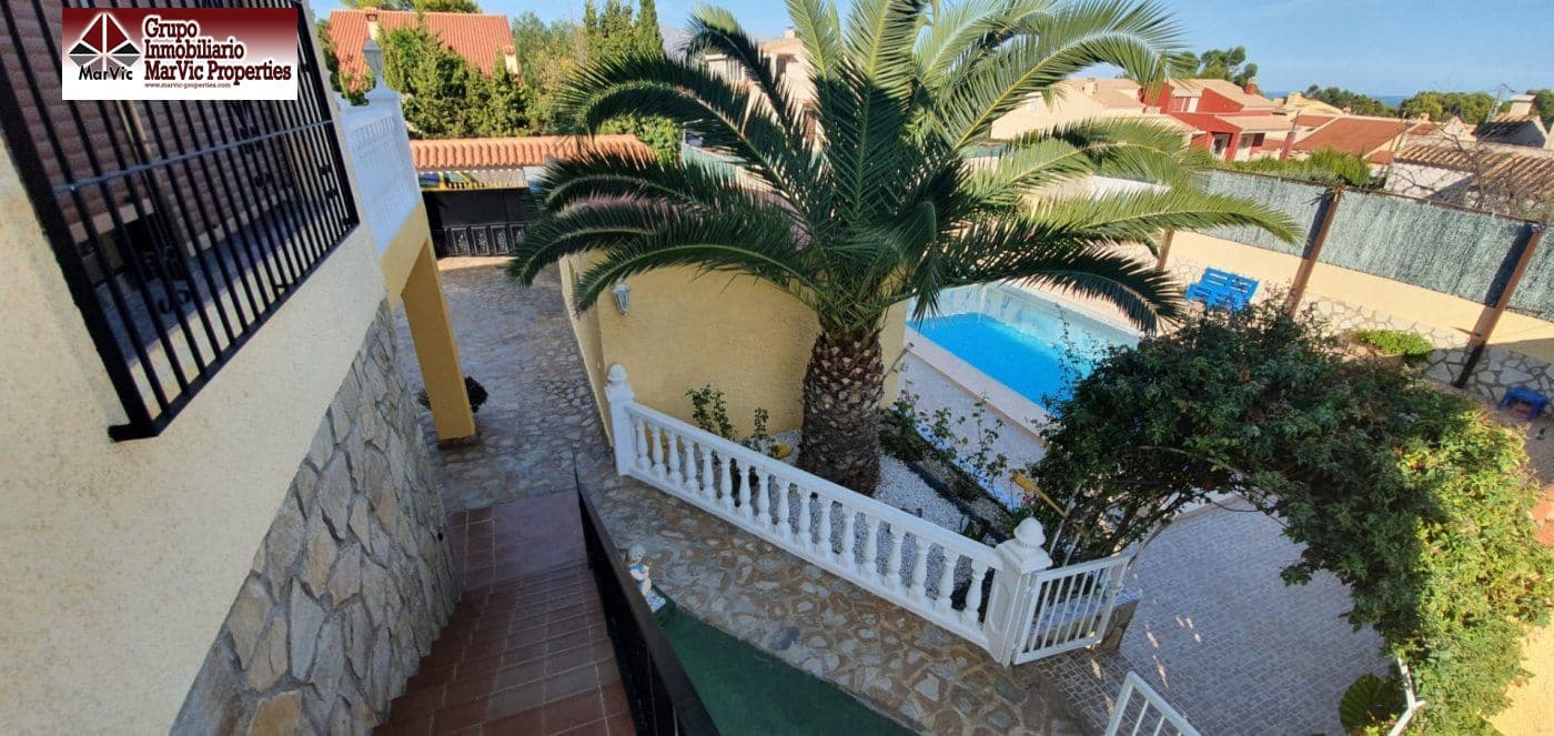 7 makuuhuone Huvila myytävänä paikassa La Nucia mukana uima-altaan 
autotalli - 650 000 € (Ref: 6171557)