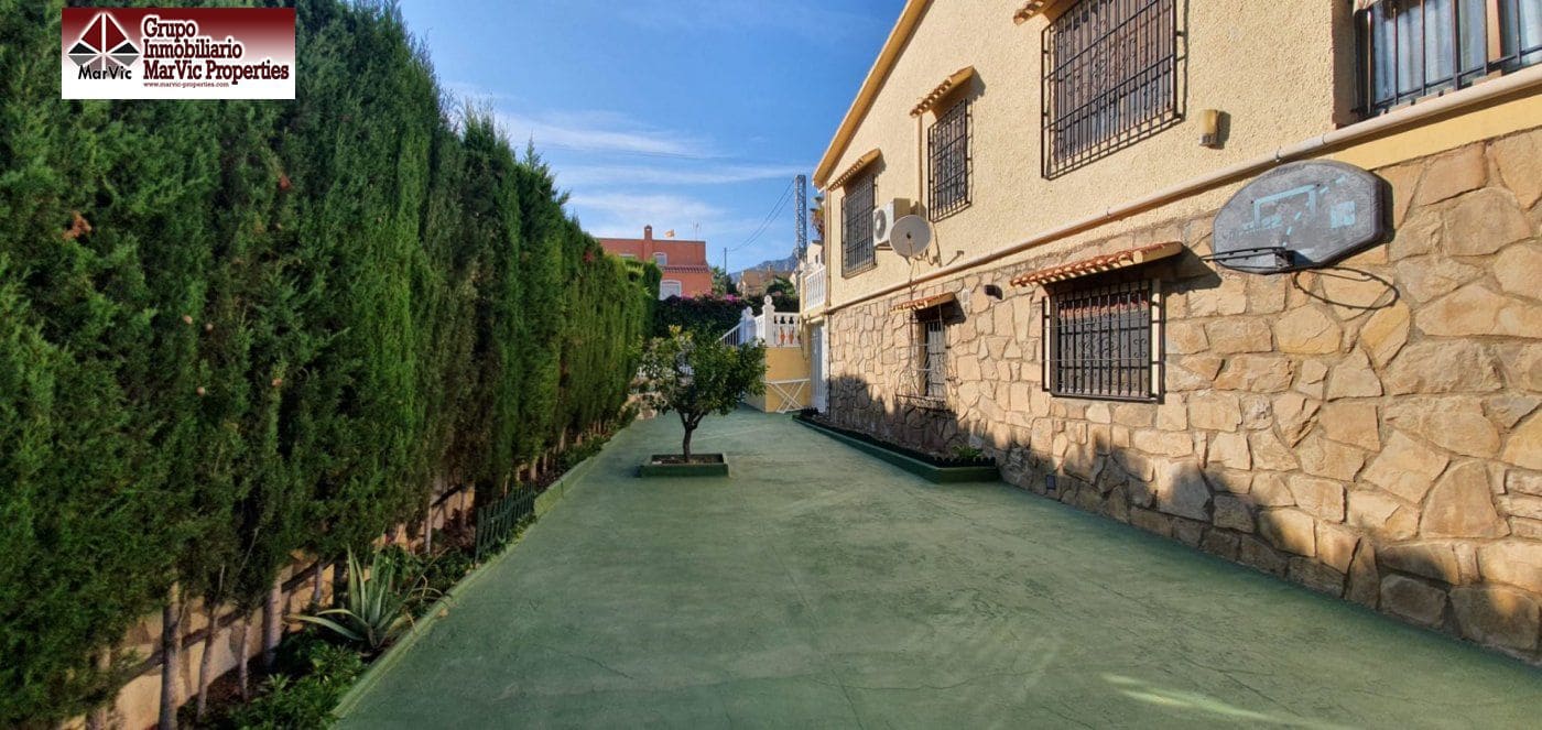 7 makuuhuone Huvila myytävänä paikassa La Nucia mukana uima-altaan 
autotalli - 650 000 € (Ref: 6171557)