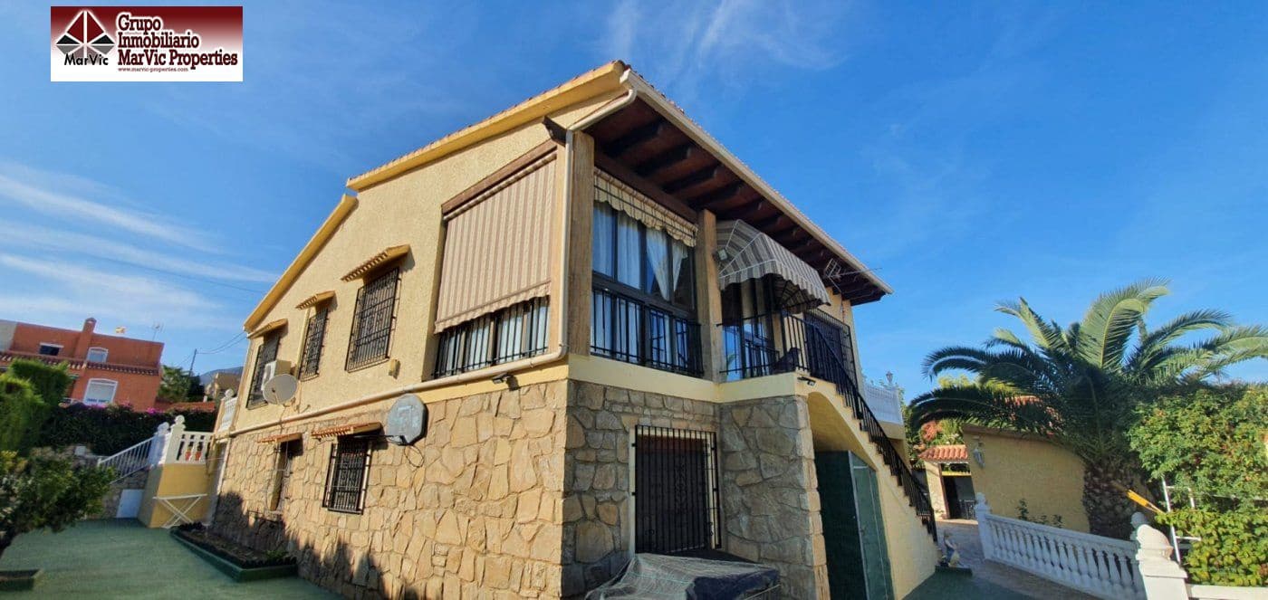 7 makuuhuone Huvila myytävänä paikassa La Nucia mukana uima-altaan 
autotalli - 650 000 € (Ref: 6171557)