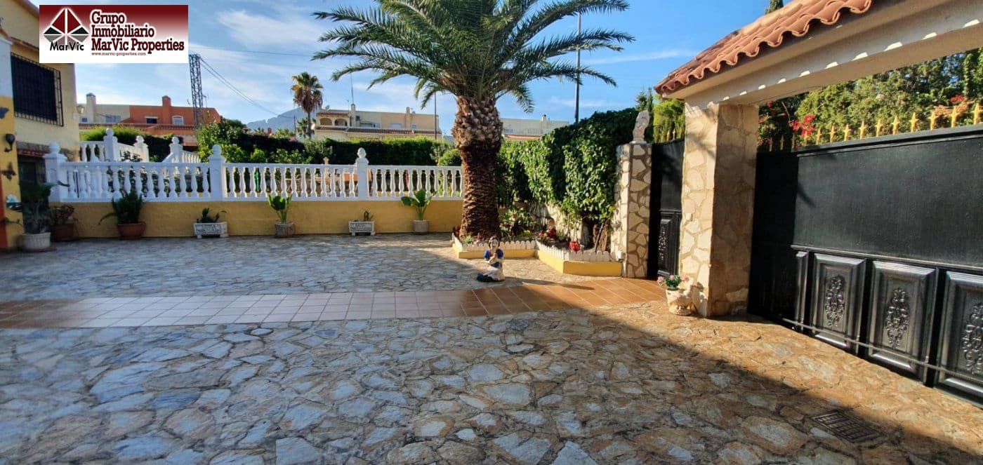 7 makuuhuone Huvila myytävänä paikassa La Nucia mukana uima-altaan 
autotalli - 650 000 € (Ref: 6171557)