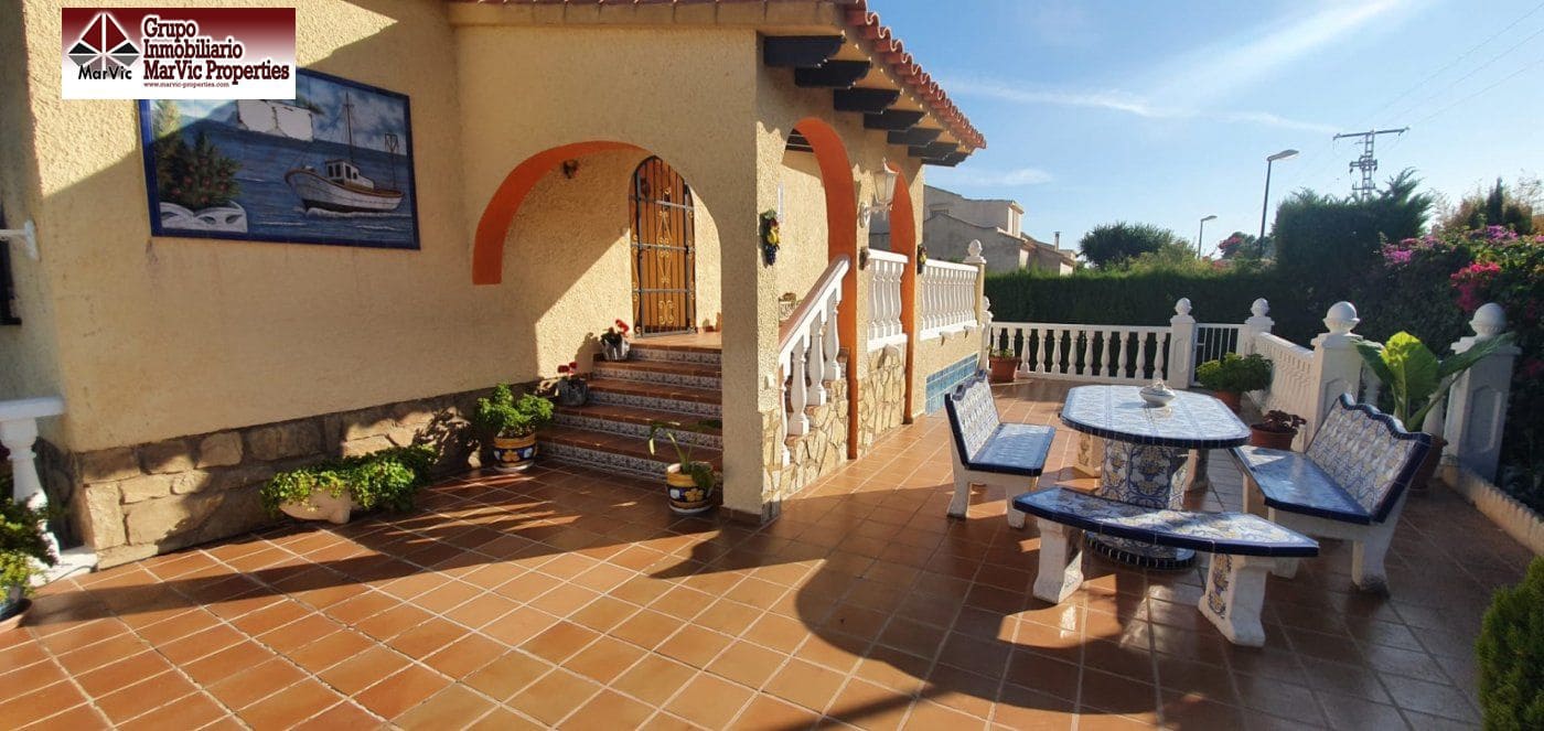 7 makuuhuone Huvila myytävänä paikassa La Nucia mukana uima-altaan 
autotalli - 650 000 € (Ref: 6171557)