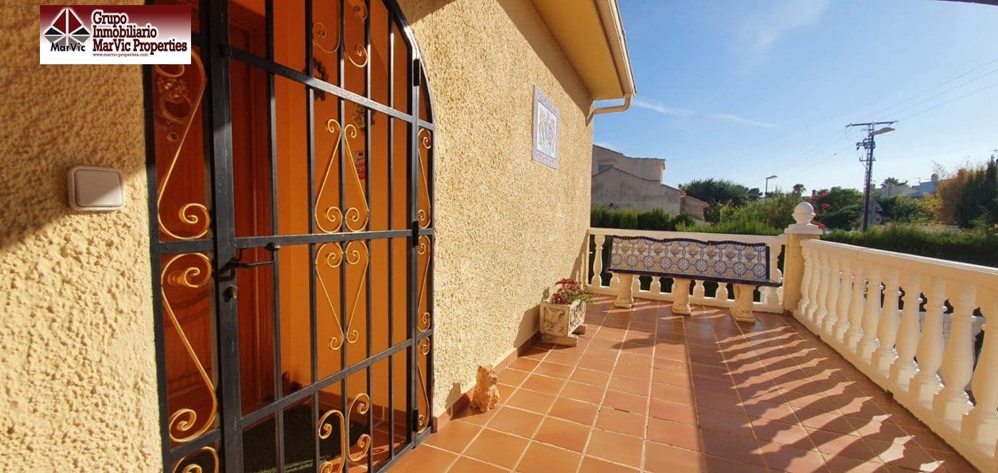 7 makuuhuone Huvila myytävänä paikassa La Nucia mukana uima-altaan 
autotalli - 650 000 € (Ref: 6171557)