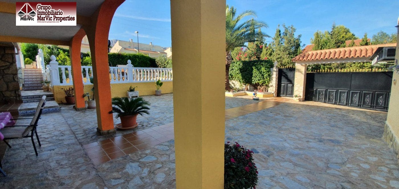 7 makuuhuone Huvila myytävänä paikassa La Nucia mukana uima-altaan 
autotalli - 650 000 € (Ref: 6171557)