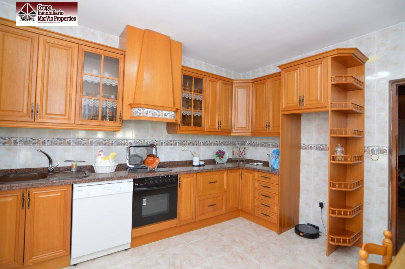 7 makuuhuone Huvila myytävänä paikassa La Nucia mukana uima-altaan 
autotalli - 650 000 € (Ref: 6171557)