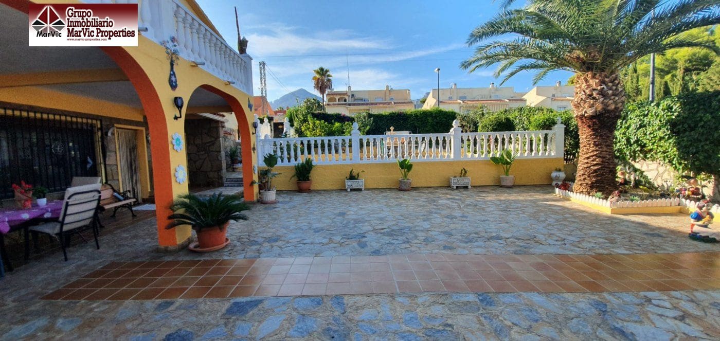 7 makuuhuone Huvila myytävänä paikassa La Nucia mukana uima-altaan 
autotalli - 650 000 € (Ref: 6171557)