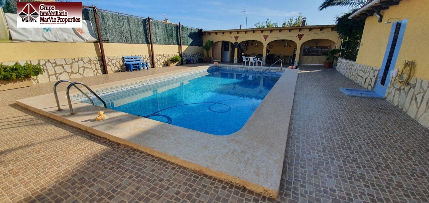 7 makuuhuone Huvila myytävänä paikassa La Nucia mukana uima-altaan 
autotalli - 650 000 € (Ref: 6171557)