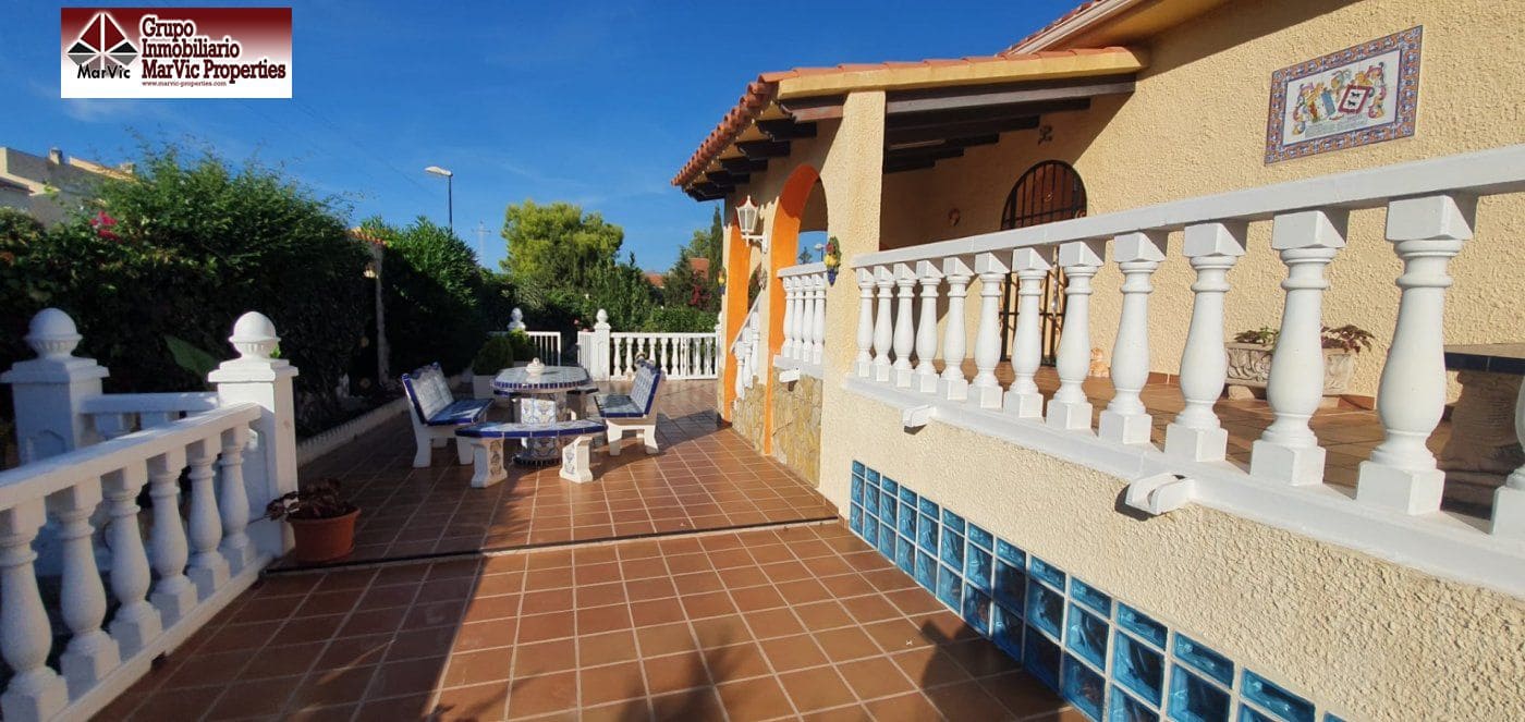 7 makuuhuone Huvila myytävänä paikassa La Nucia mukana uima-altaan 
autotalli - 650 000 € (Ref: 6171557)