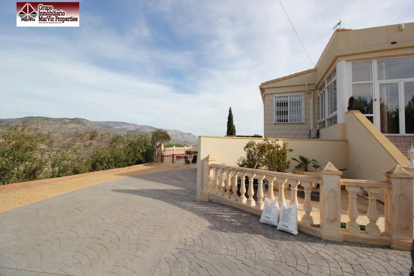 5 bedroom Finca/Country House for sale in Relleu with pool garage - € 700,000 (Ref: 6256710)