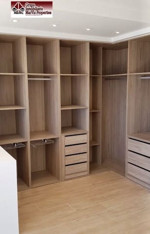 Flat for sale in Levante, Benidorm - € 254,500 (Ref: 6621425)