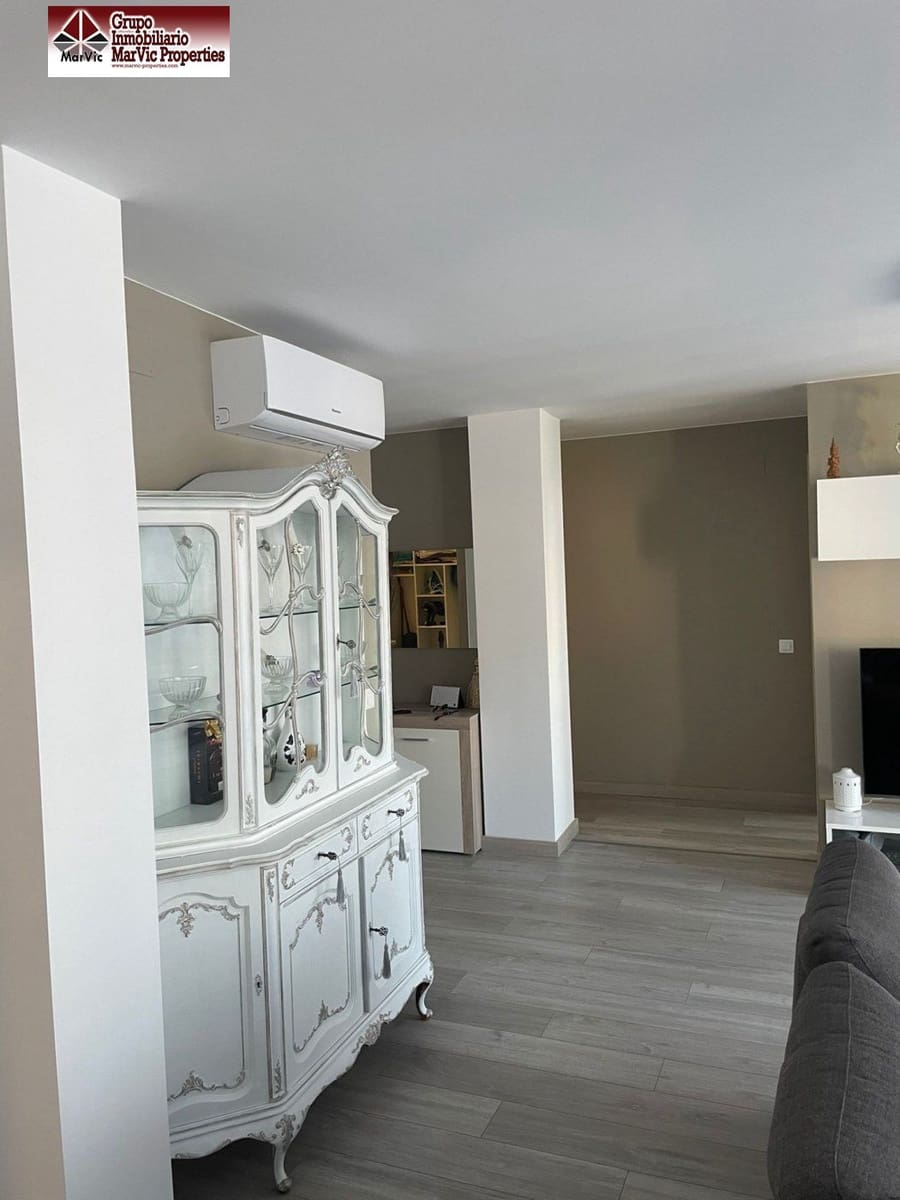 3 sovrum Lägenhet till salu i Benidorm med pool - 350 000 € (Ref: 6801943)