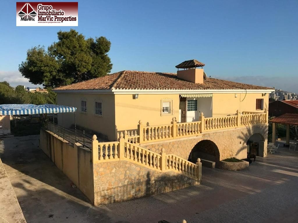 6 Zimmer Villa zu verkaufen in Benidorm mit Garage - 750.000 € (Ref: 6985252)