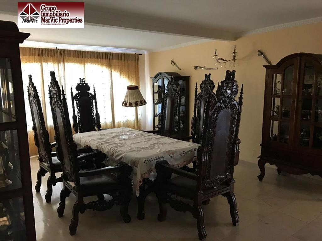 6 Zimmer Villa zu verkaufen in Benidorm mit Garage - 750.000 € (Ref: 6985252)