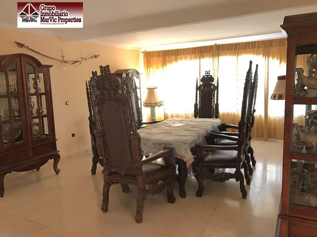 6 Zimmer Villa zu verkaufen in Benidorm mit Garage - 750.000 € (Ref: 6985252)