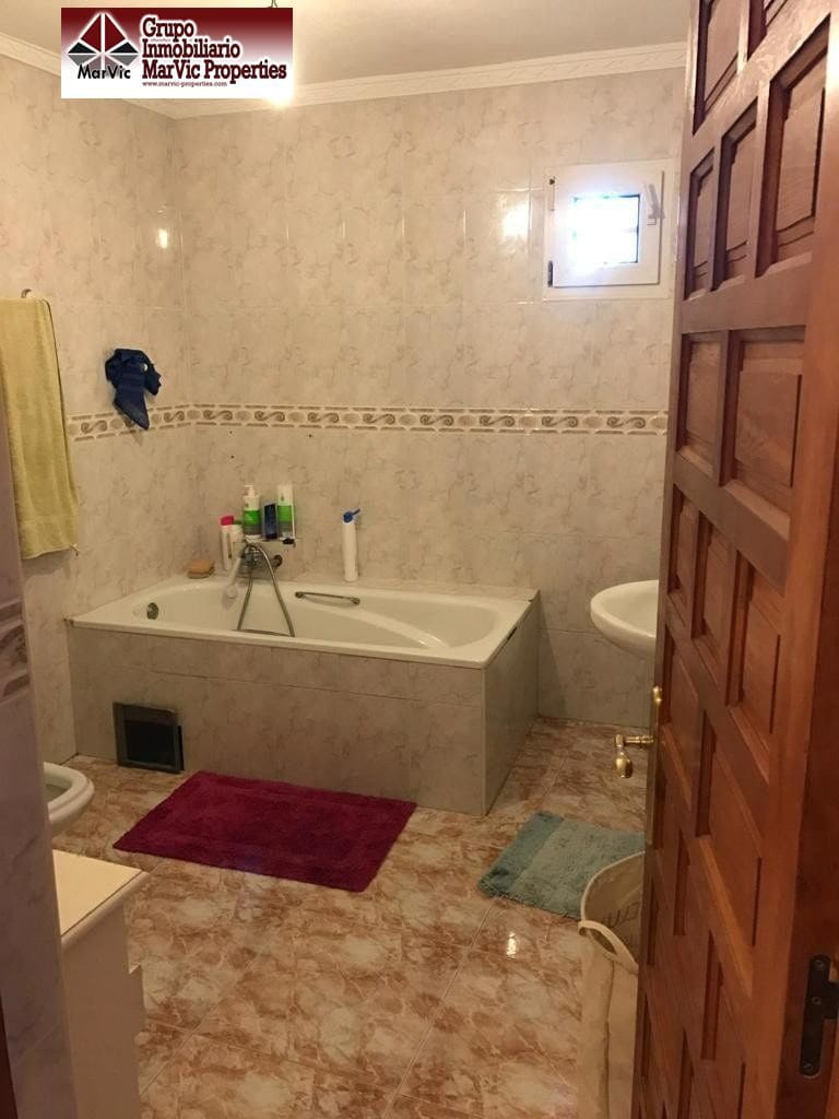 6 Zimmer Villa zu verkaufen in Benidorm mit Garage - 750.000 € (Ref: 6985252)