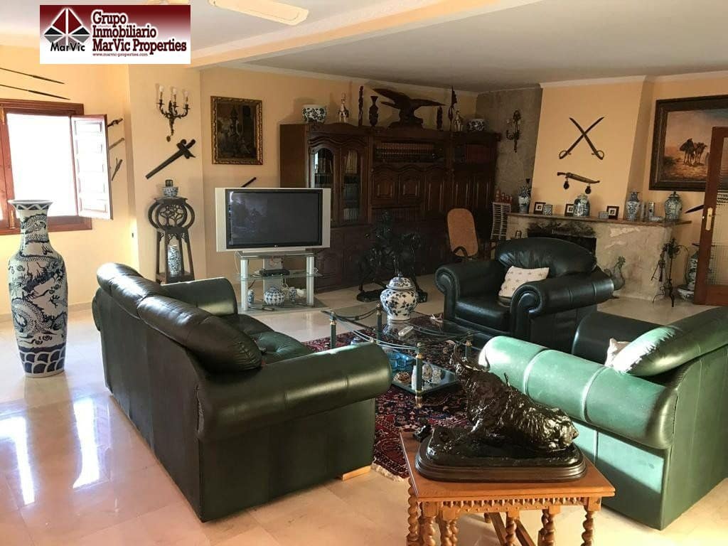 6 Zimmer Villa zu verkaufen in Benidorm mit Garage - 750.000 € (Ref: 6985252)