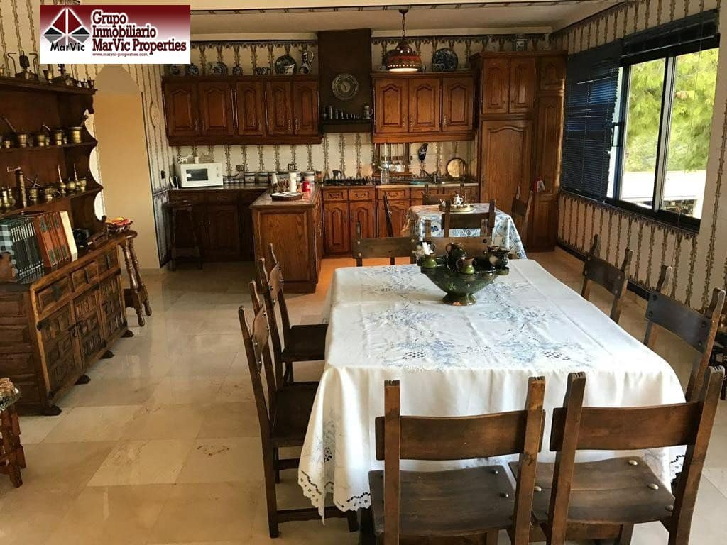 6 Zimmer Villa zu verkaufen in Benidorm mit Garage - 750.000 € (Ref: 6985252)