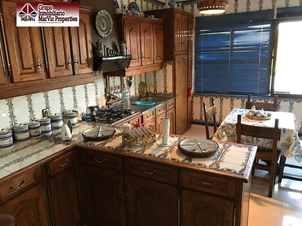 6 Zimmer Villa zu verkaufen in Benidorm mit Garage - 750.000 € (Ref: 6985252)