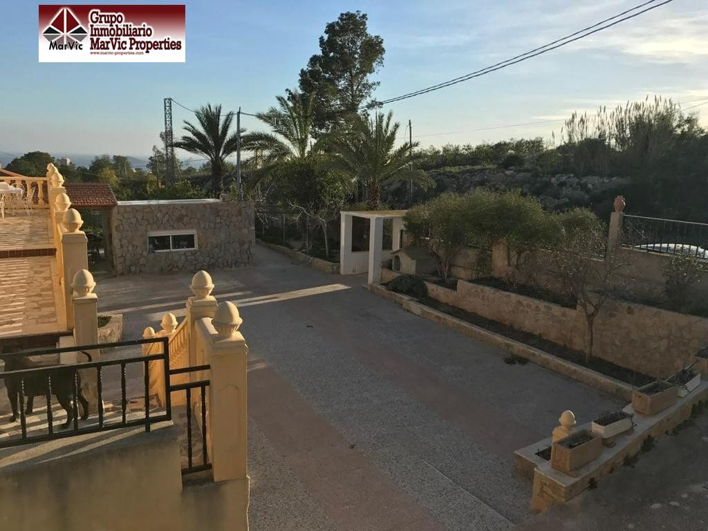 6 Zimmer Villa zu verkaufen in Benidorm mit Garage - 750.000 € (Ref: 6985252)