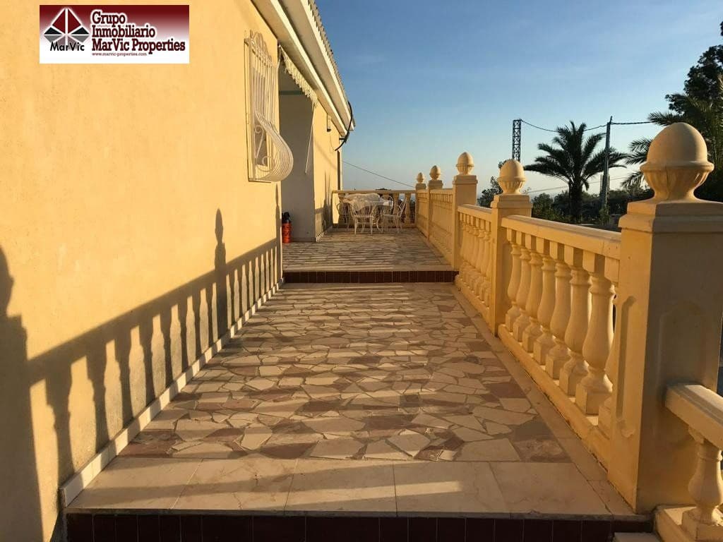6 Zimmer Villa zu verkaufen in Benidorm mit Garage - 750.000 € (Ref: 6985252)
