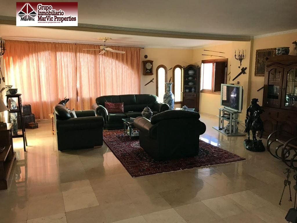 6 Zimmer Villa zu verkaufen in Benidorm mit Garage - 750.000 € (Ref: 6985252)