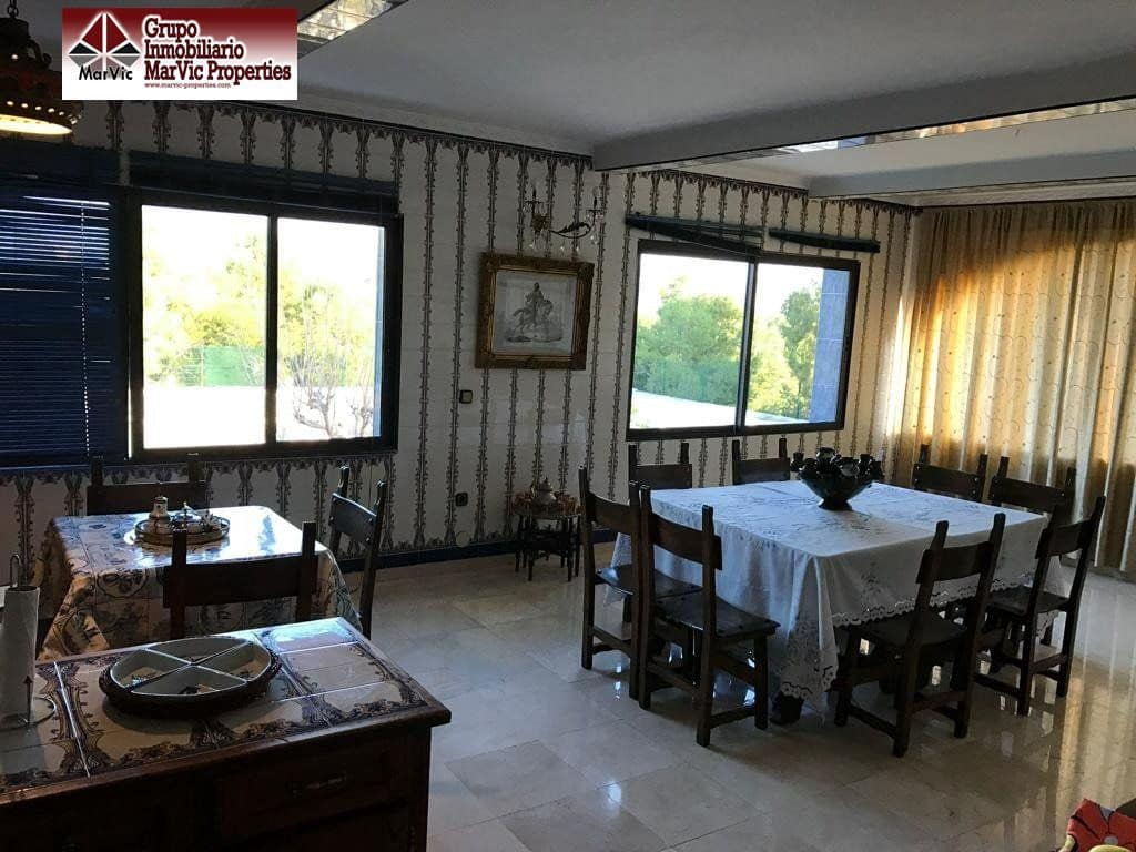 6 Zimmer Villa zu verkaufen in Benidorm mit Garage - 750.000 € (Ref: 6985252)