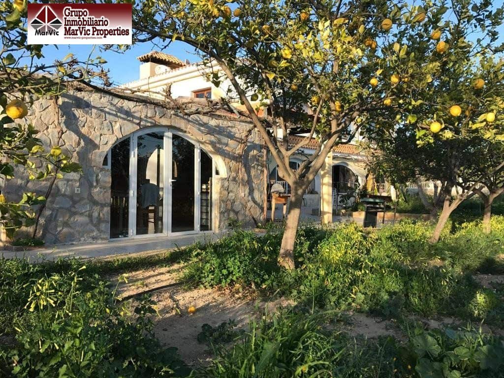 6 Zimmer Villa zu verkaufen in Benidorm mit Garage - 750.000 € (Ref: 6985252)