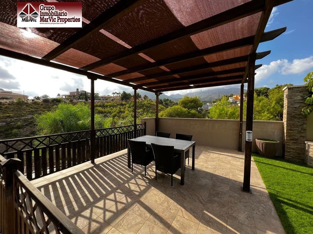 5 sovrum Villa till salu i La Nucia med pool garage - 995 000 € (Ref: 7188532)
