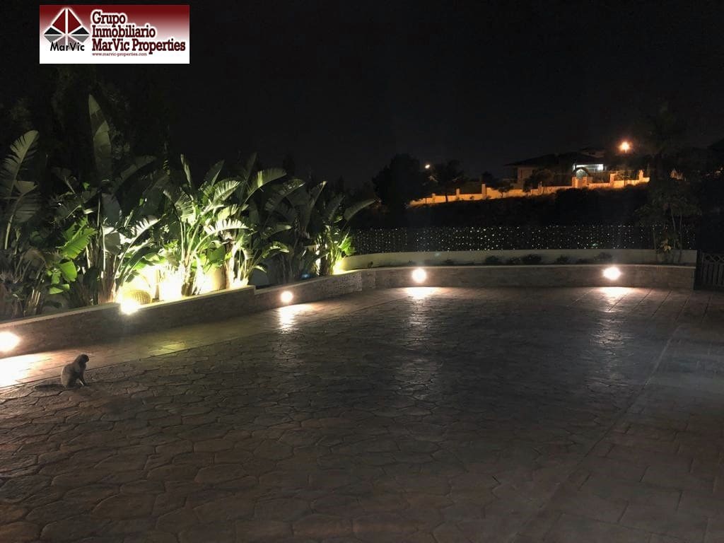5 sovrum Villa till salu i La Nucia med pool garage - 995 000 € (Ref: 7188532)