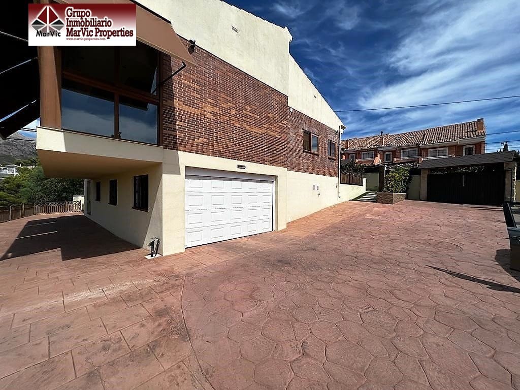5 sovrum Villa till salu i La Nucia med pool garage - 995 000 € (Ref: 7188532)