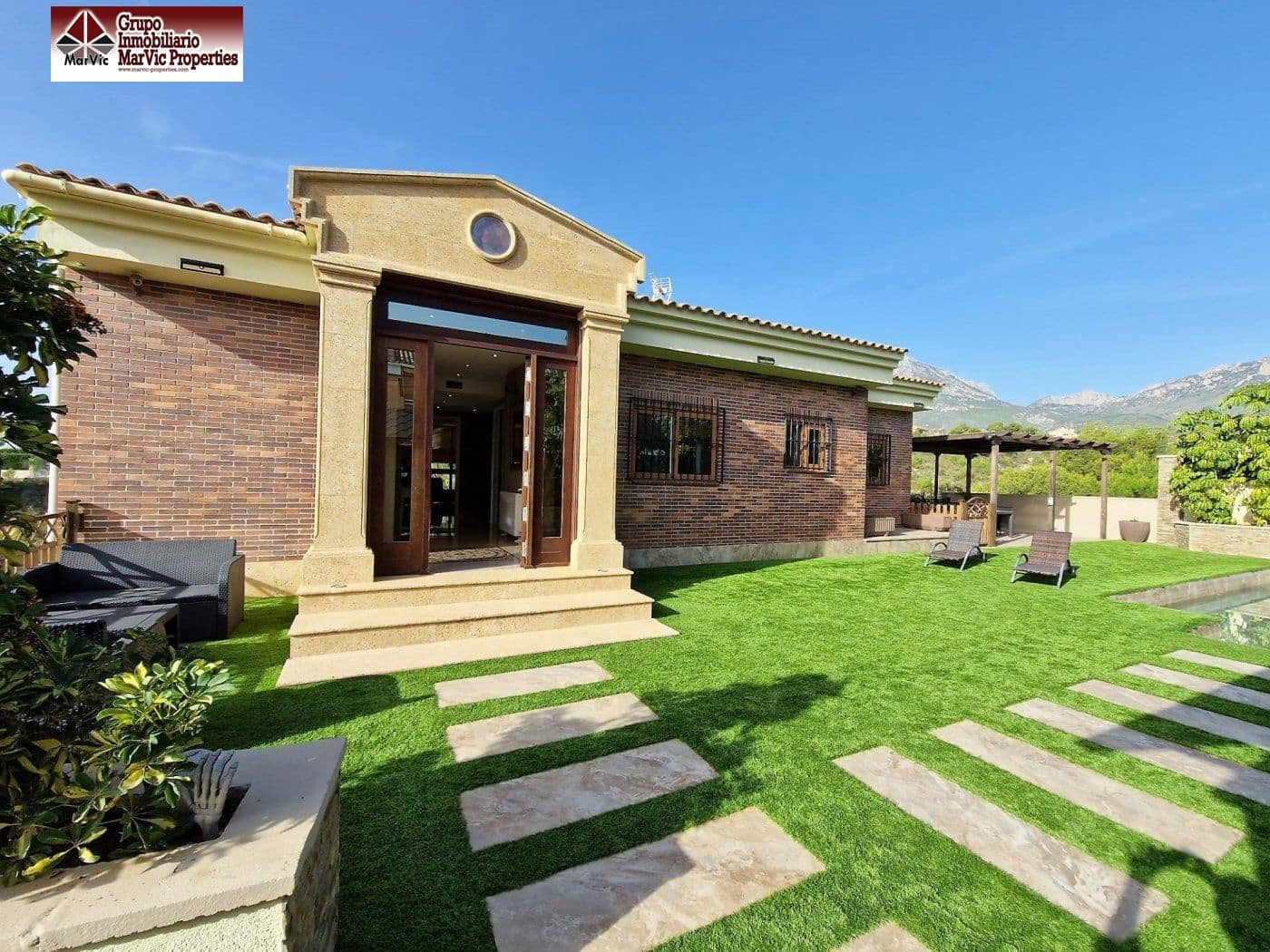 5 sovrum Villa till salu i La Nucia med pool garage - 995 000 € (Ref: 7188532)