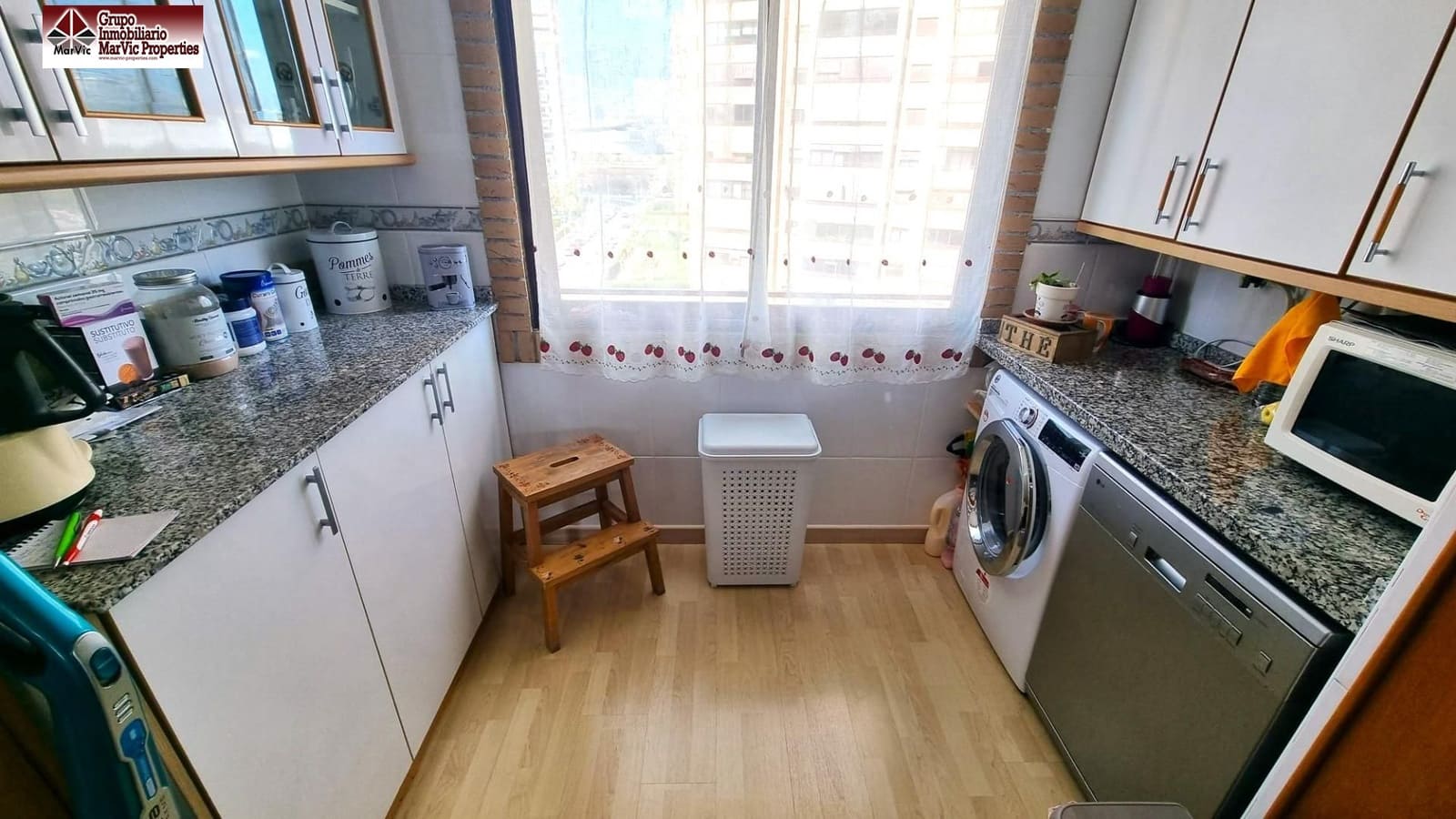 3 bedroom Flat for sale in Benidorm with pool garage - € 310,000 (Ref: 7432295)