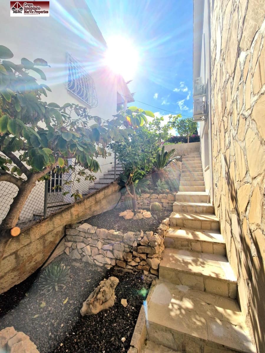 4 makuuhuone Huvila myytävänä paikassa La Nucia mukana 
autotalli - 525 000 € (Ref: 7516086)