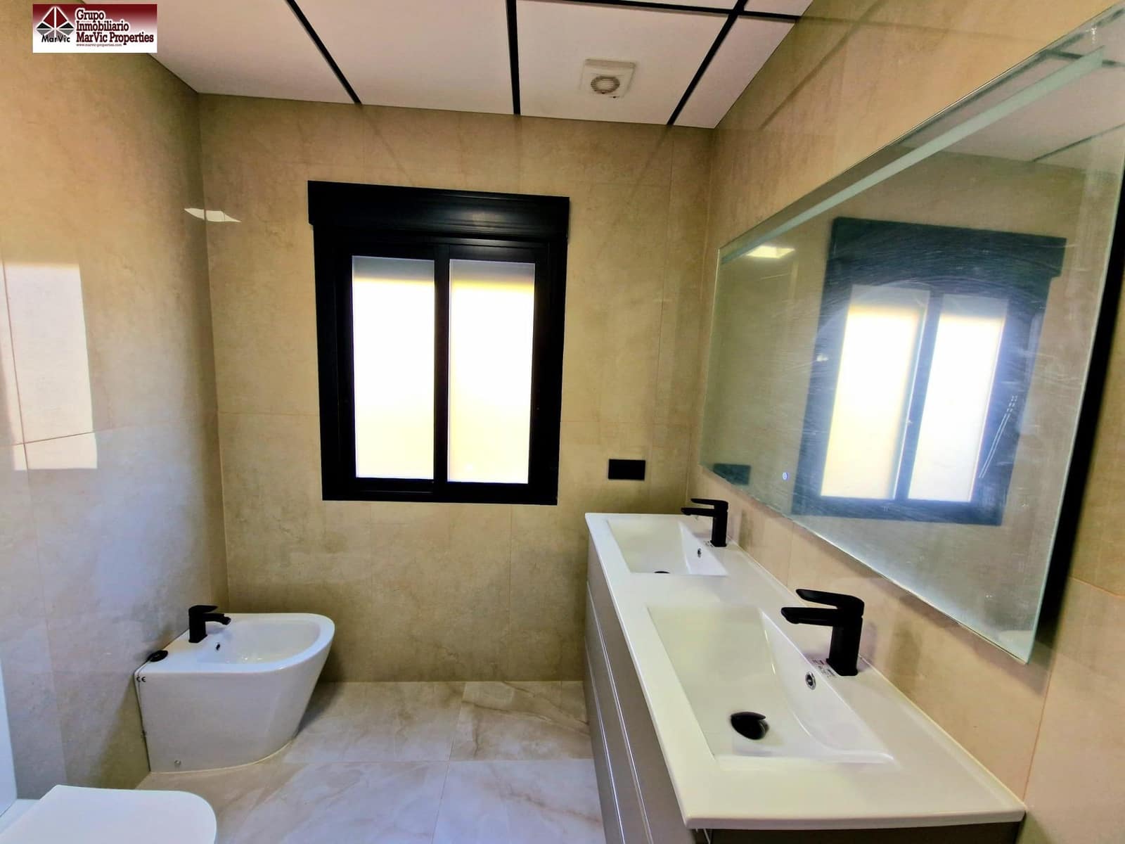 4 makuuhuone Huvila myytävänä paikassa La Nucia mukana 
autotalli - 525 000 € (Ref: 7516086)