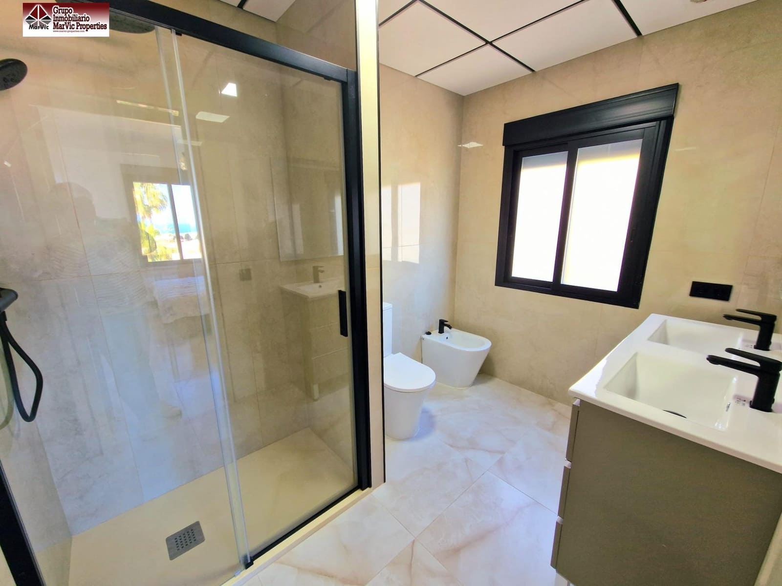 4 makuuhuone Huvila myytävänä paikassa La Nucia mukana 
autotalli - 525 000 € (Ref: 7516086)