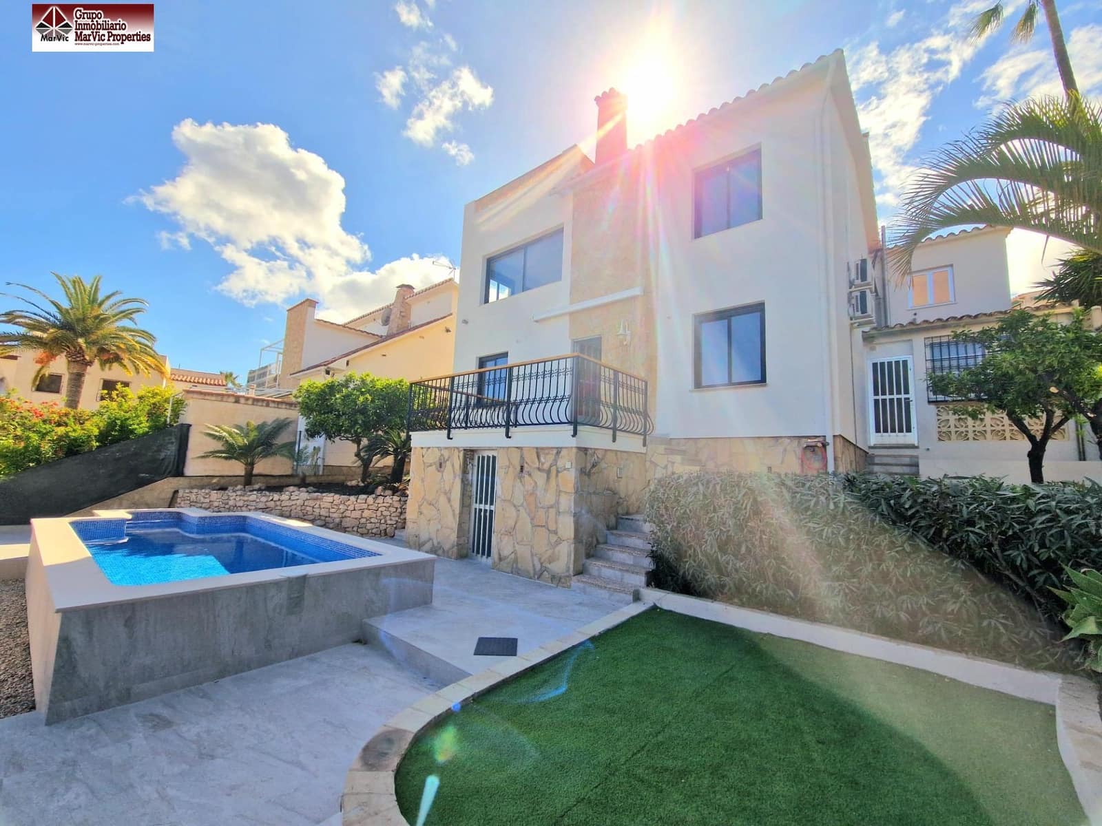 4 makuuhuone Huvila myytävänä paikassa La Nucia mukana 
autotalli - 525 000 € (Ref: 7516086)