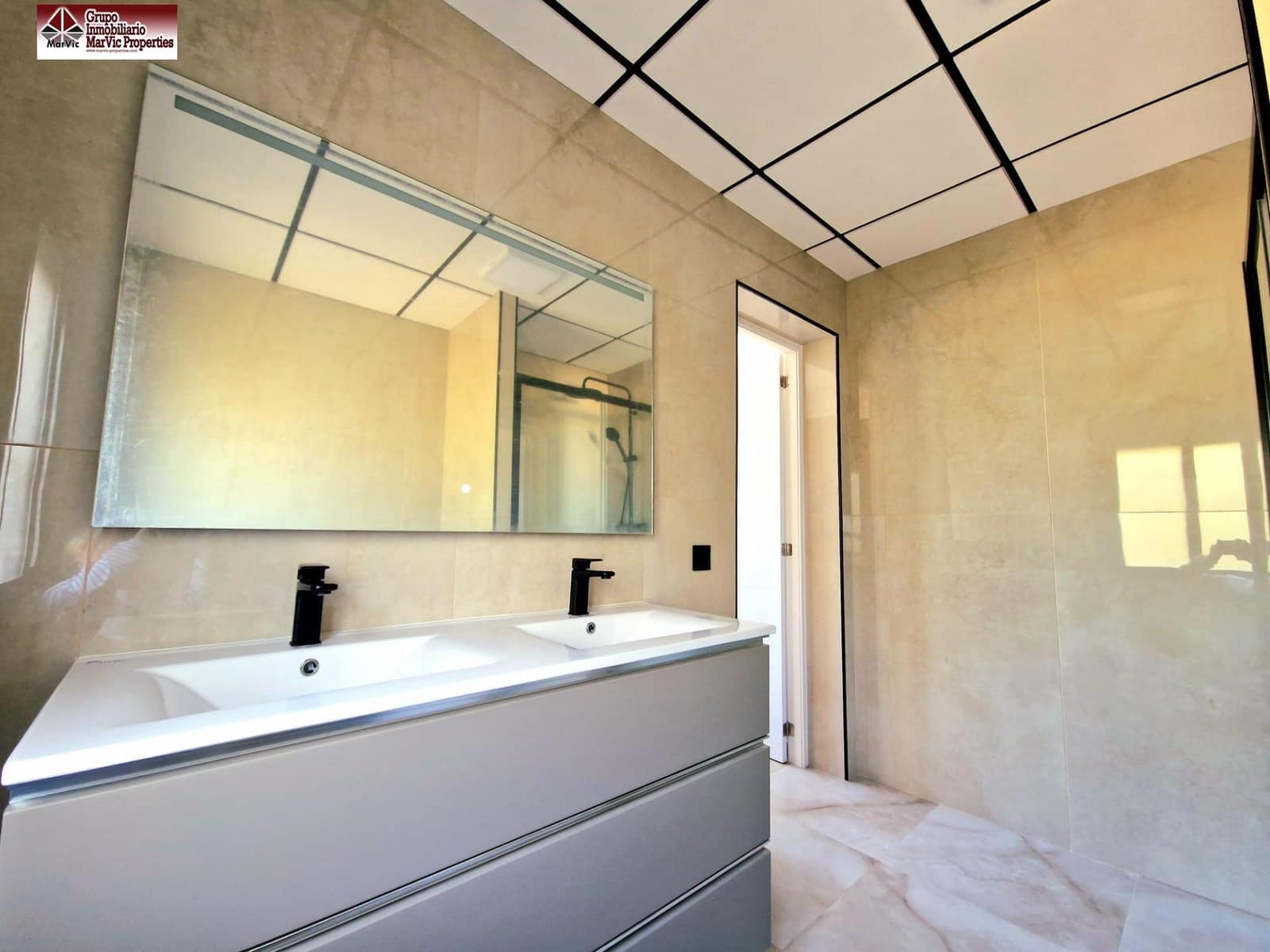 4 makuuhuone Huvila myytävänä paikassa La Nucia mukana 
autotalli - 525 000 € (Ref: 7516086)