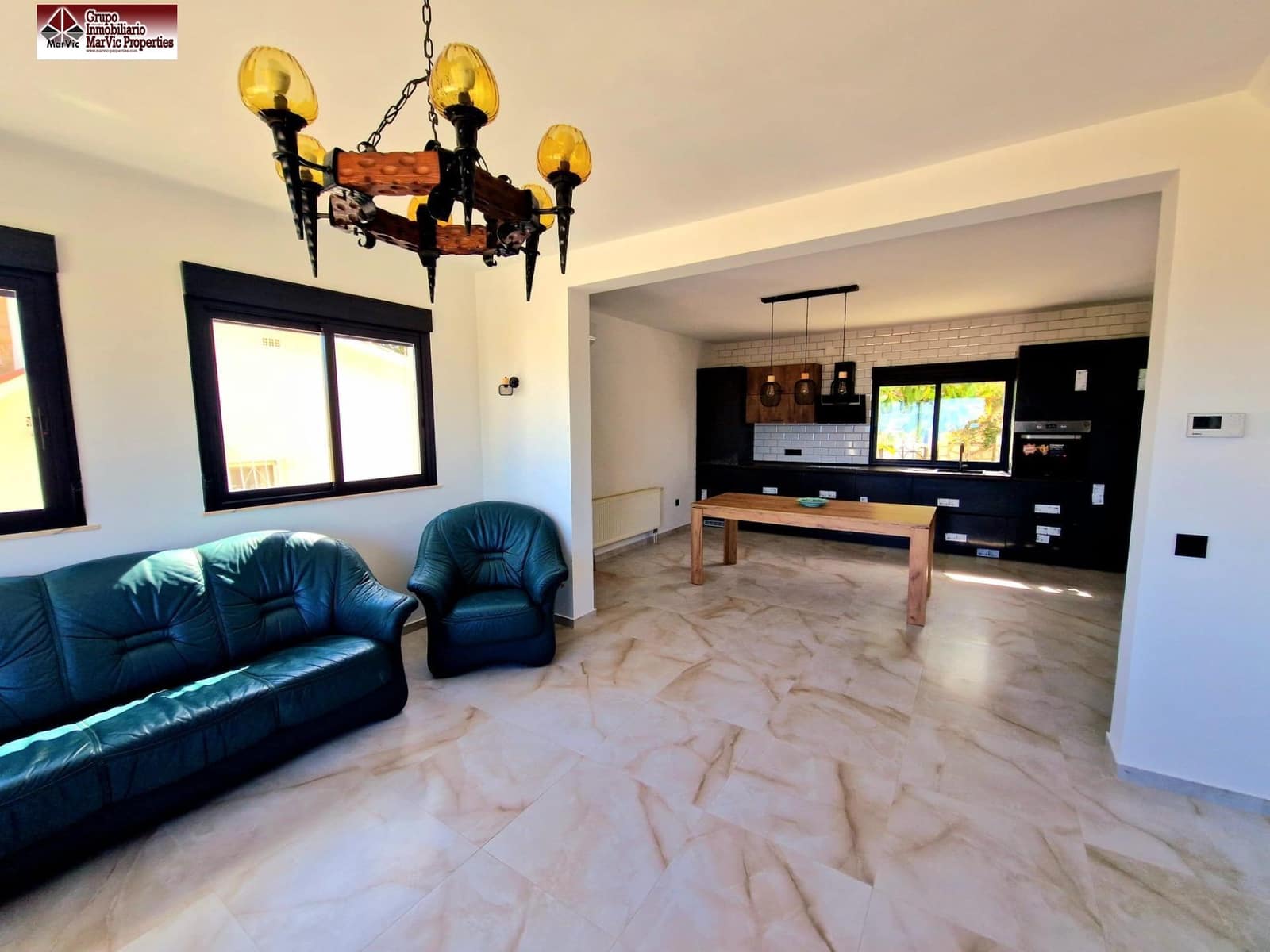 4 makuuhuone Huvila myytävänä paikassa La Nucia mukana 
autotalli - 525 000 € (Ref: 7516086)