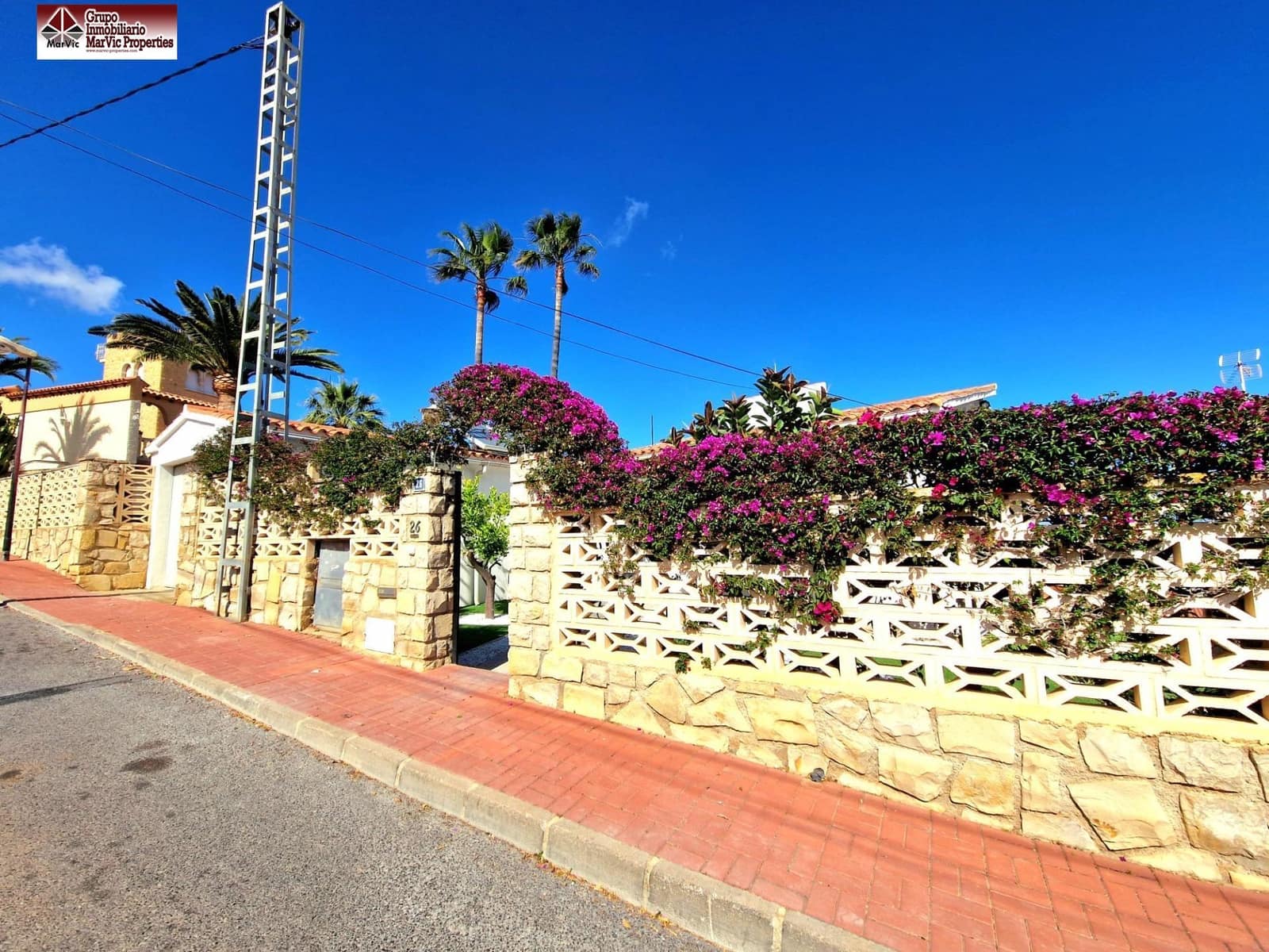 4 makuuhuone Huvila myytävänä paikassa La Nucia mukana 
autotalli - 525 000 € (Ref: 7516086)