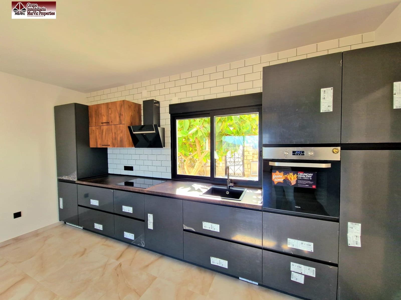 4 makuuhuone Huvila myytävänä paikassa La Nucia mukana 
autotalli - 525 000 € (Ref: 7516086)